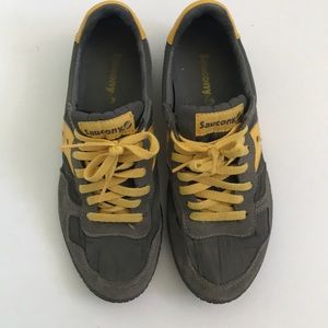 Sz 9 Saucony Retro Tennis Shoes